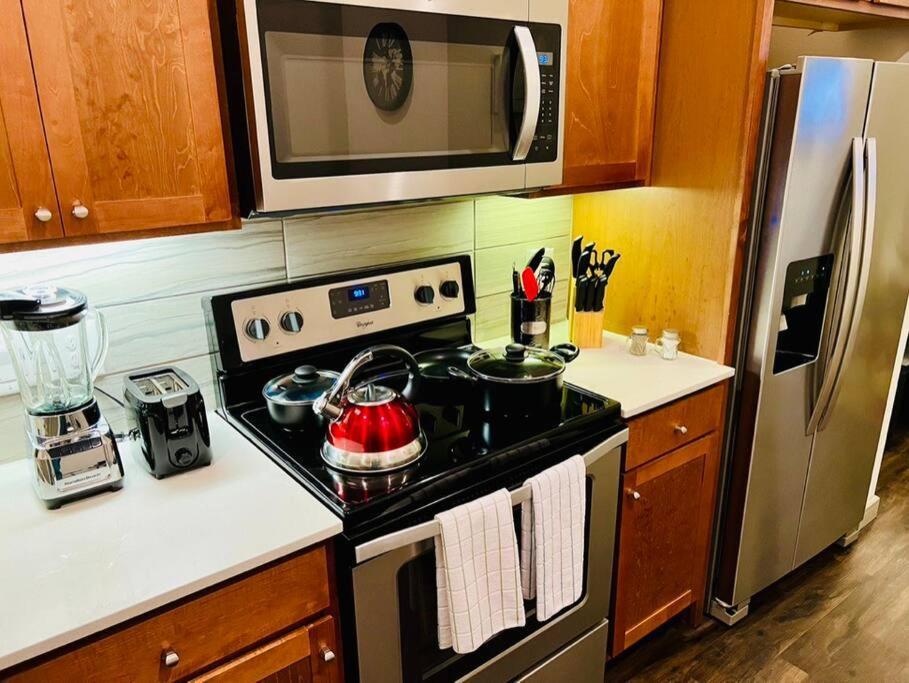 Apto 1 Bed - Kitchen - Free Parking Appartement Houston Buitenkant foto