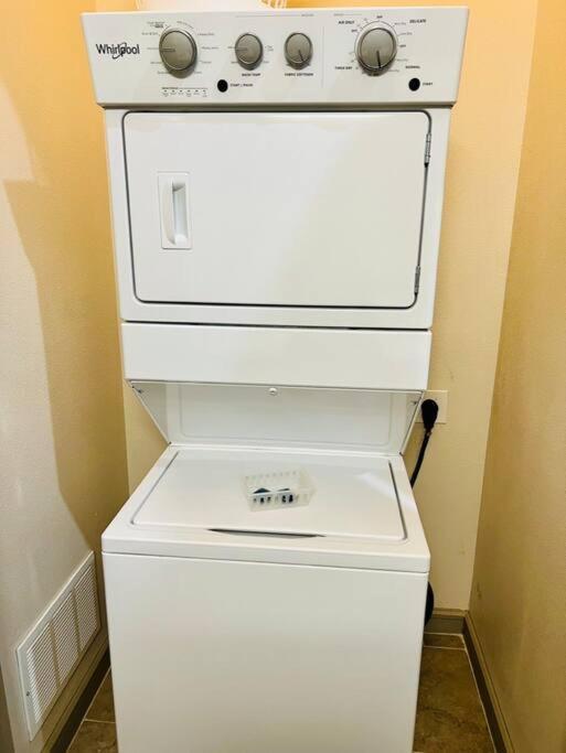 Apto 1 Bed - Kitchen - Free Parking Appartement Houston Buitenkant foto