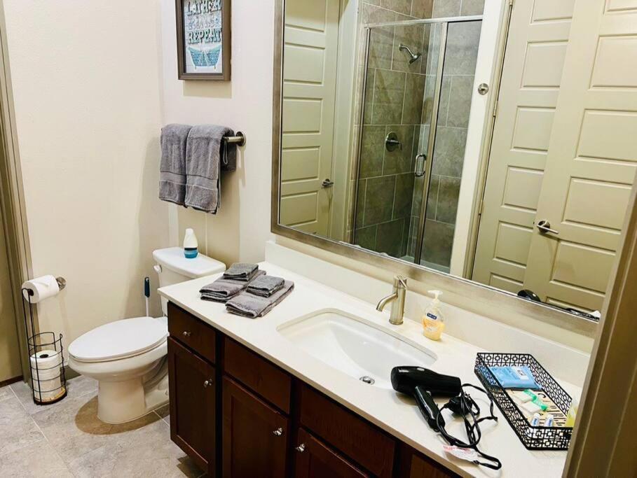 Apto 1 Bed - Kitchen - Free Parking Appartement Houston Buitenkant foto