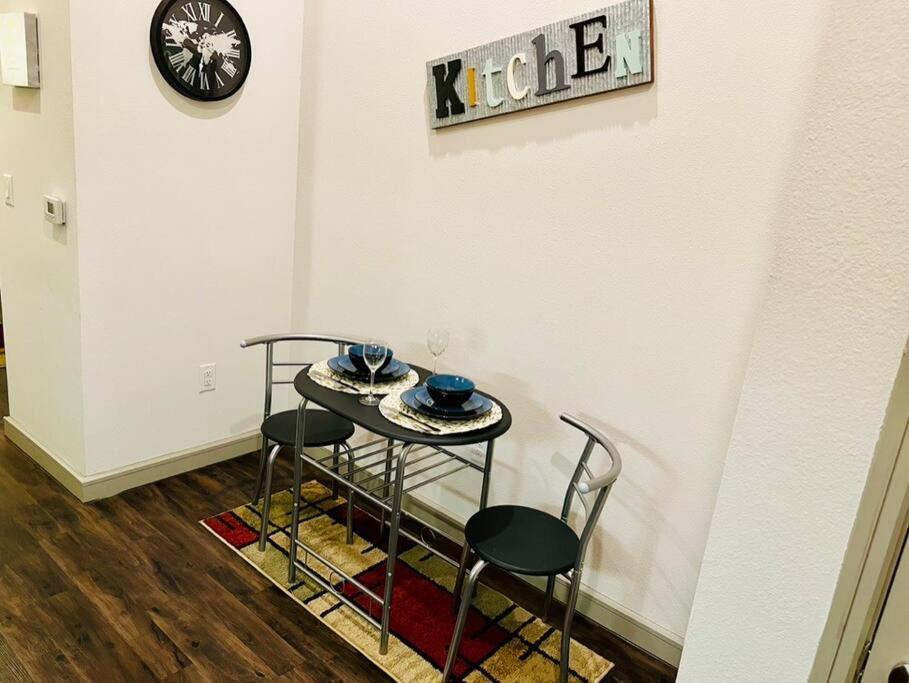 Apto 1 Bed - Kitchen - Free Parking Appartement Houston Buitenkant foto